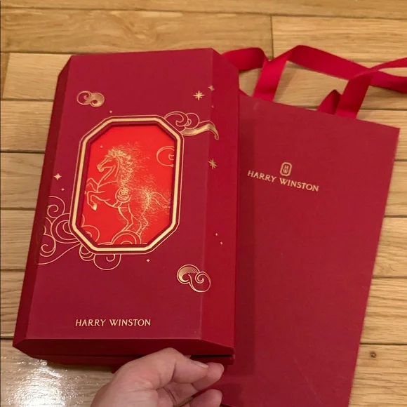 Harry Winston Red and Gold Red Packet Gift Set - Picture 7 of 7